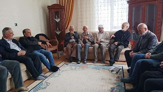 Faik Erdoğan Camisi Cemaatinden 84 Yaşındaki Fevzi Özbey'e Anlamlı Ziyaret