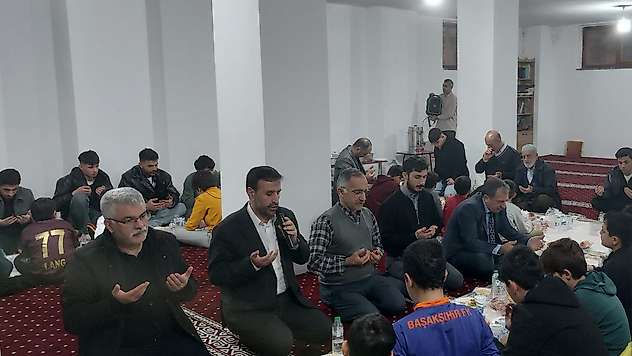 Faik Erdoğan Vakfı Camii'nde Yetim ve Öksüz Çocuklara Özel İftar
