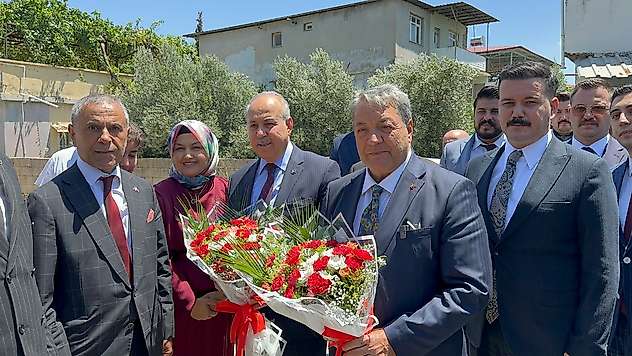 Fendoğlu: 'Eyfel Kulesi'nin Önünde Fotoğraf Çektirir Gibi Enkazların Önünde Poz Vermedik'