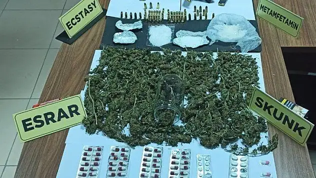 FETÖ 'ye ait toplanma kararı kitap ele geçirildi