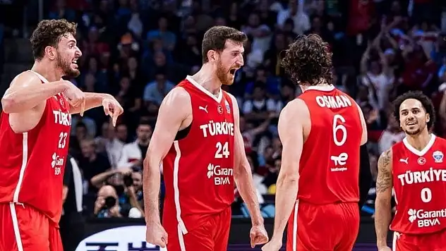 FIBA 2025'te Türkiye Tarih Yazdı: Yunanistan'ı Farklı Geçip Finalde
