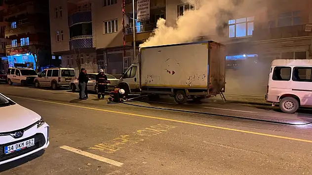 Fırat Mahallesinde Araç Yangını