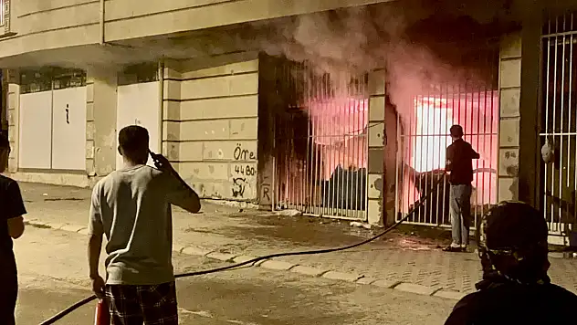 Geceyi Aydınlatan Alevler Mahallede Korku Yarattı
