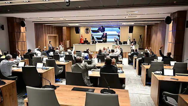 Geçmişe Takılan Değil, Geleceği Düşünen Bir Yönetim Anlayışına Sahibiz