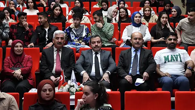 Geçmişten Geleceğe Hemşirelik Konferansı Düzenlendi.