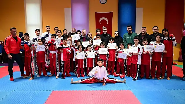 Genç Kıck-Bokscular, Aralık Ayı Kuşak İmtihanında Ter Döktü, Sertifikalar Dağıtıldı