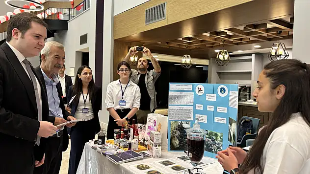 Genç mucitler projelerini sergiledi