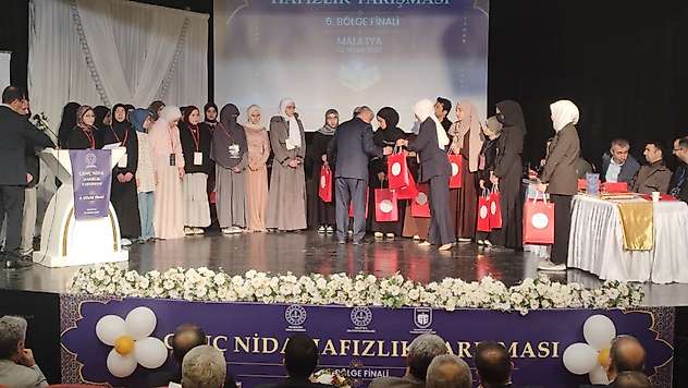 Genç Nida Hafızlık yarışmasında bölge birincileri belli oldu