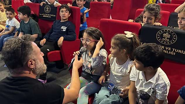 Gezen Sinema Tırı Baskil'de Çocuklarla Buluştu