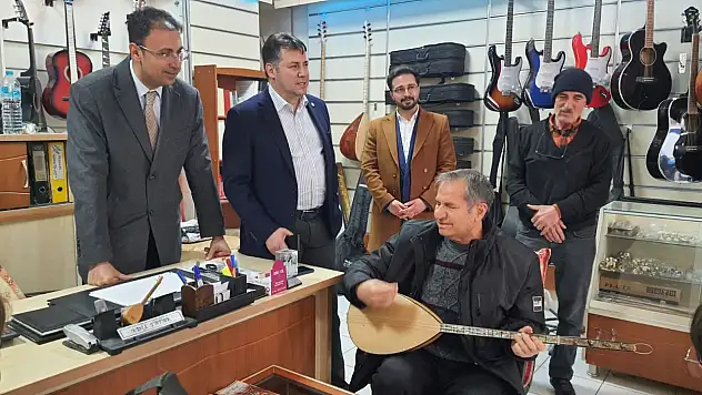 Göçmez Ve Eren Türkülere Eşlik Etti