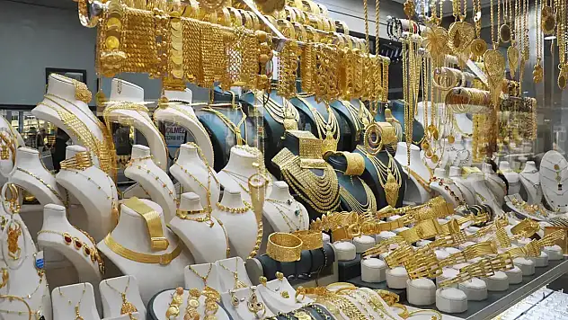 Gram altın 4 bin 386 liradan değerleniyor.