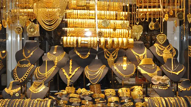 Gram altın 4 bin 400 TL'yi aştı