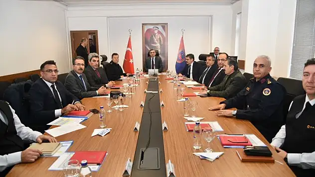 'Güvenli Trafik, Güvenli Tarım' Sempozyumu ve 'Önlem Al, Hayatta Kal' İşbirliği Protokolü VKS Toplantısı Gerçekleştirildi.