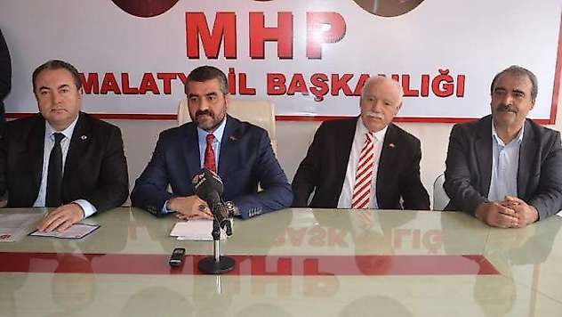 Samanlıoğlı Aday Adaylık Formunu Avşar'a Teslim Etti