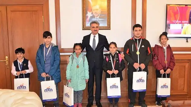 Başarılı Özel Çocuklardan Vali Baruş'a Ziyaret