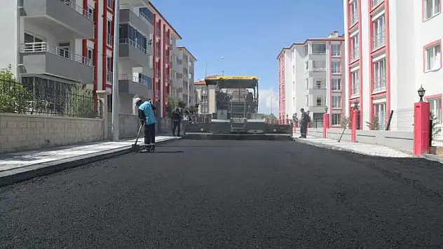 Göztepe Mahallesi'nde Sıcak Asfalt Serimi Devam Ediyor