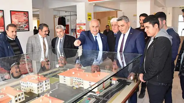 Hologram Teknolojisinde Lise Öğrencilerinin Başarısı