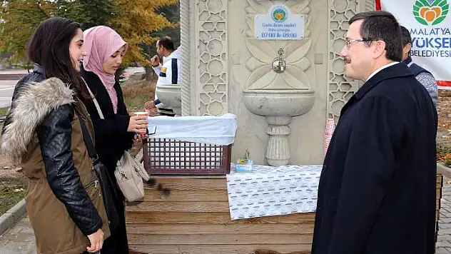 Rektör Kızılay ve Öğrenciler Çorba Çeşmesinde
