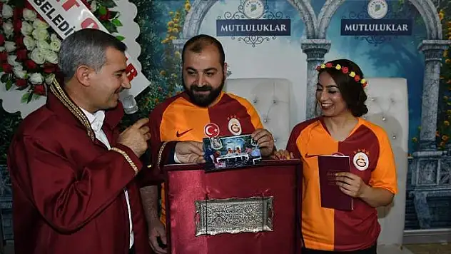 Fanatik Galatasaraylı Çift