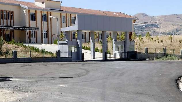 Okul Var,Öğrenci Var ama Yurdu Kapattılar