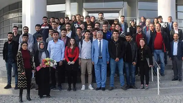 Yerel Politikalarda Gençler Daha Çok Söz Sahibi Olacak