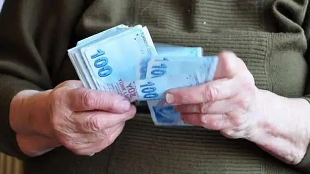 Emeklilere avans müjdesi!