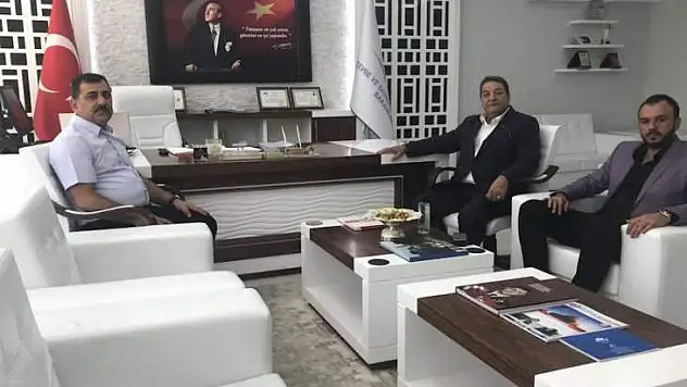 Sıkıştığınız yerde sizin öncünüz, sesiniz olmaya da hazırım