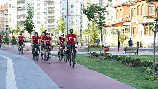 Pedallar 15 Temmuz Şehitleri ve Şehit Fethi Sekin Anısına Çevrildi