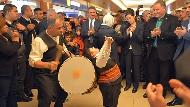 Elgelsiz Çocukların Sergisi Açıldı