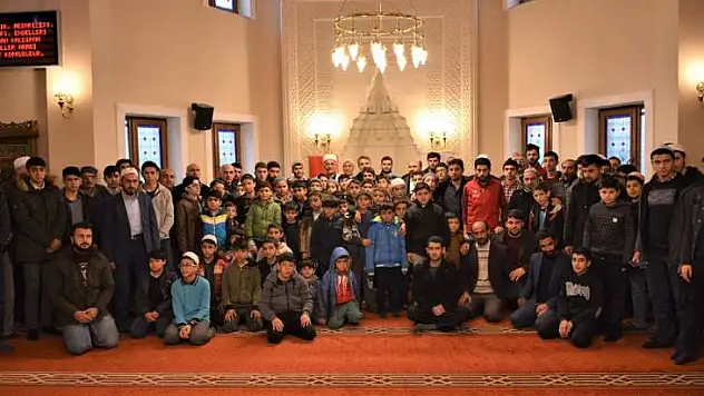 Vali Baruş, 'Sabah Namazı Gençlik Buluşması' Programına Katıldı