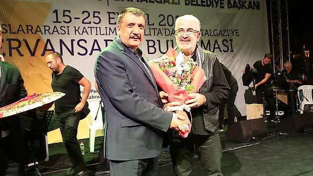 Kervansaray Buluşmasında  Esat Kabaklı Coşkusu