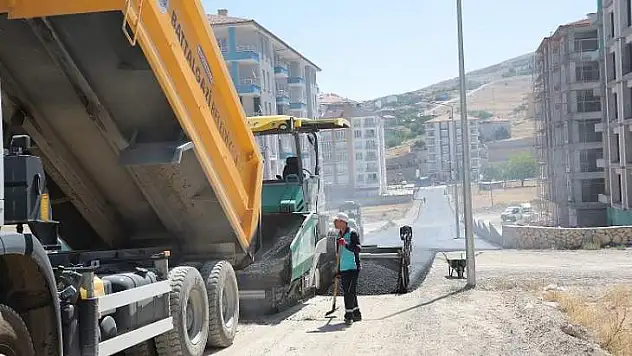 Tandoğan Ve Hacı Abdi Mahallesi'nde Sıcak Asfalt Serimi