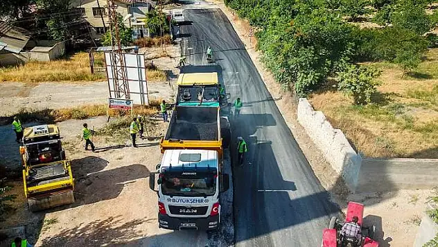 Büyükşehir Bahri Mahallesinin Yollarını Asfaltlıyor