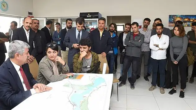 Başkan Polat Atabey Feribot İskelesinde Öğrencilerle Bir Araya Geldi