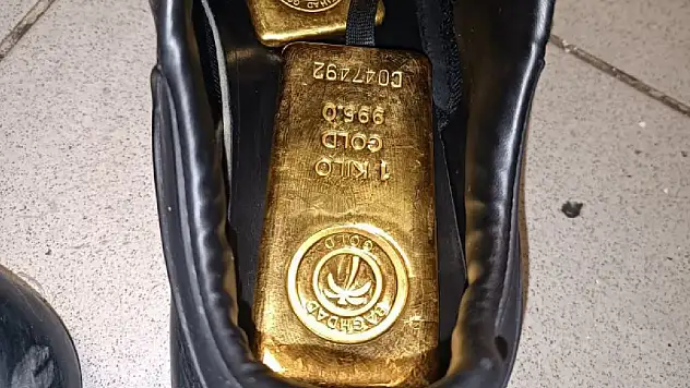 Habur Gümrük Kapısı'nda Ayakkabı İçine Gizlenmiş 41 Kilo Altın Ele Geçirildi