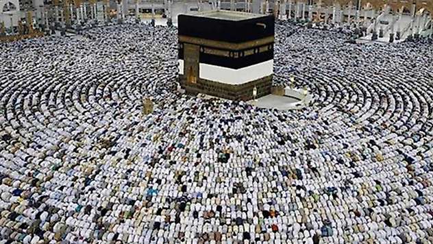 Hac öncesi Mekke'ye girişler izne bağlandı