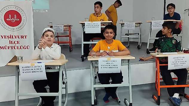 Hafızlık kursunda dini bilgiler yarışması heyecanı
