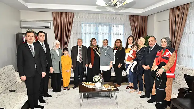 Hanife Yazıcı'dan Şehit Ailelerine Ziyaret