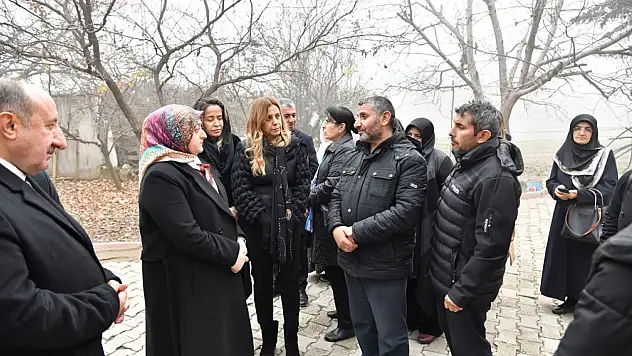Hanife Yazıcı Şehit Sözleşmeli Er Emre Taşkın'ın Ailesini Ziyaret Etti