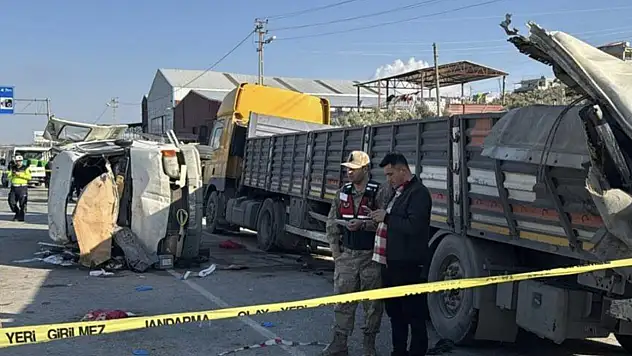 Hatay'da feci kaza: 6 ölü, 8 yaralı