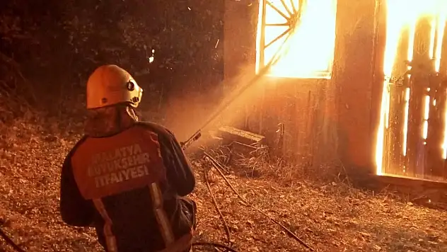 Hekimhan'da Baraka Yangını Korkuttu
