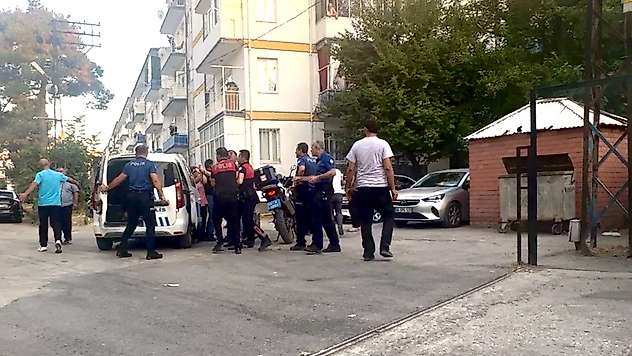 Hidayet Mahallesi'nde Akraba Kavgası: Polis Havaya Ateş Açtı