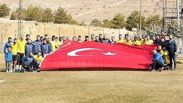 İdlib Şehitleri için Türk Bayrağı