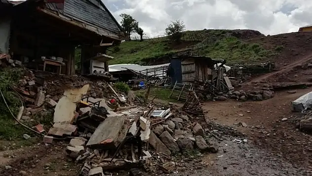 İHH Elazığ İnsani Yardım Derneği Karlıova Depreminde Göreve Koştu