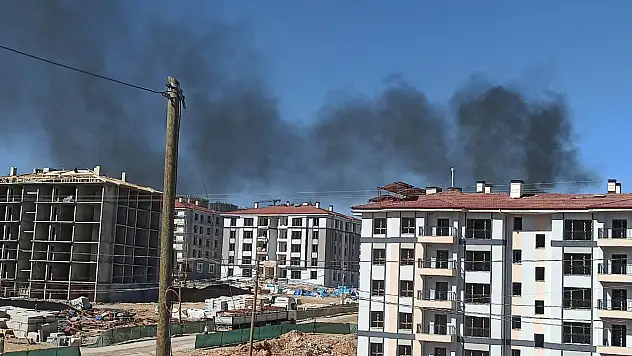 İkizce'de TOKİ Şantiyesinden Yükselen Siyah Duman Paniğe Yol Açtı