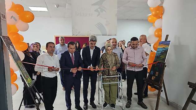 İl Millî Eğitim Müdürü Behçet Bakır, Akçadağ'da Resim Sergisi Açılışına Katıldı