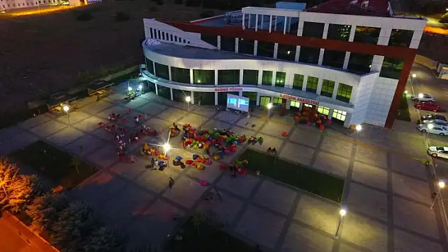 İletişim Fakültesi'nde Dev Perdeye Yansıtılan 'Sevginin Gücü' Filmine Yoğun İlgi