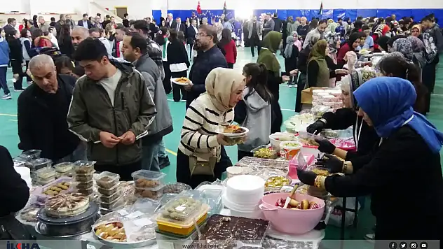 İmam hatip lisesinin Gazze için açtığı hayır çarşısına yoğun ilgii