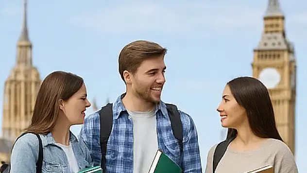 İngiltere Dil Okulu Fiyatları 2025: Öğrenciler İçin Güncel Rehber