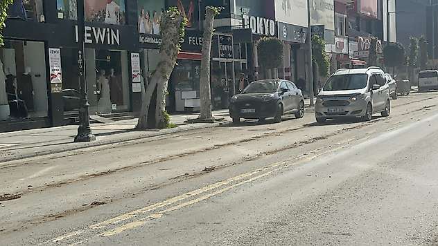 İnönü Caddesi'nde Çamur Tepkisi